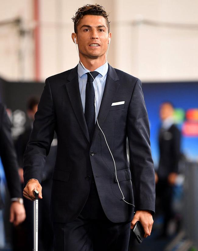 “湖人侠”再度发力！马刺一忍再忍苦吞逆转 文班30+5有力无处使