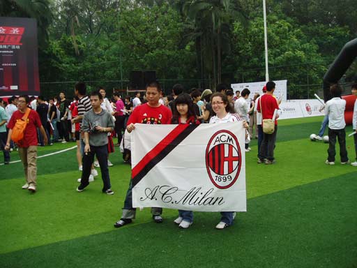 极限运动选手空中翻腾的冒险一刻